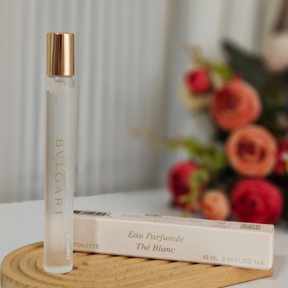 New Bvlgari The Blanc EDT Travel Spray 0.33 oz / 10 ml - Picture 1 of 1